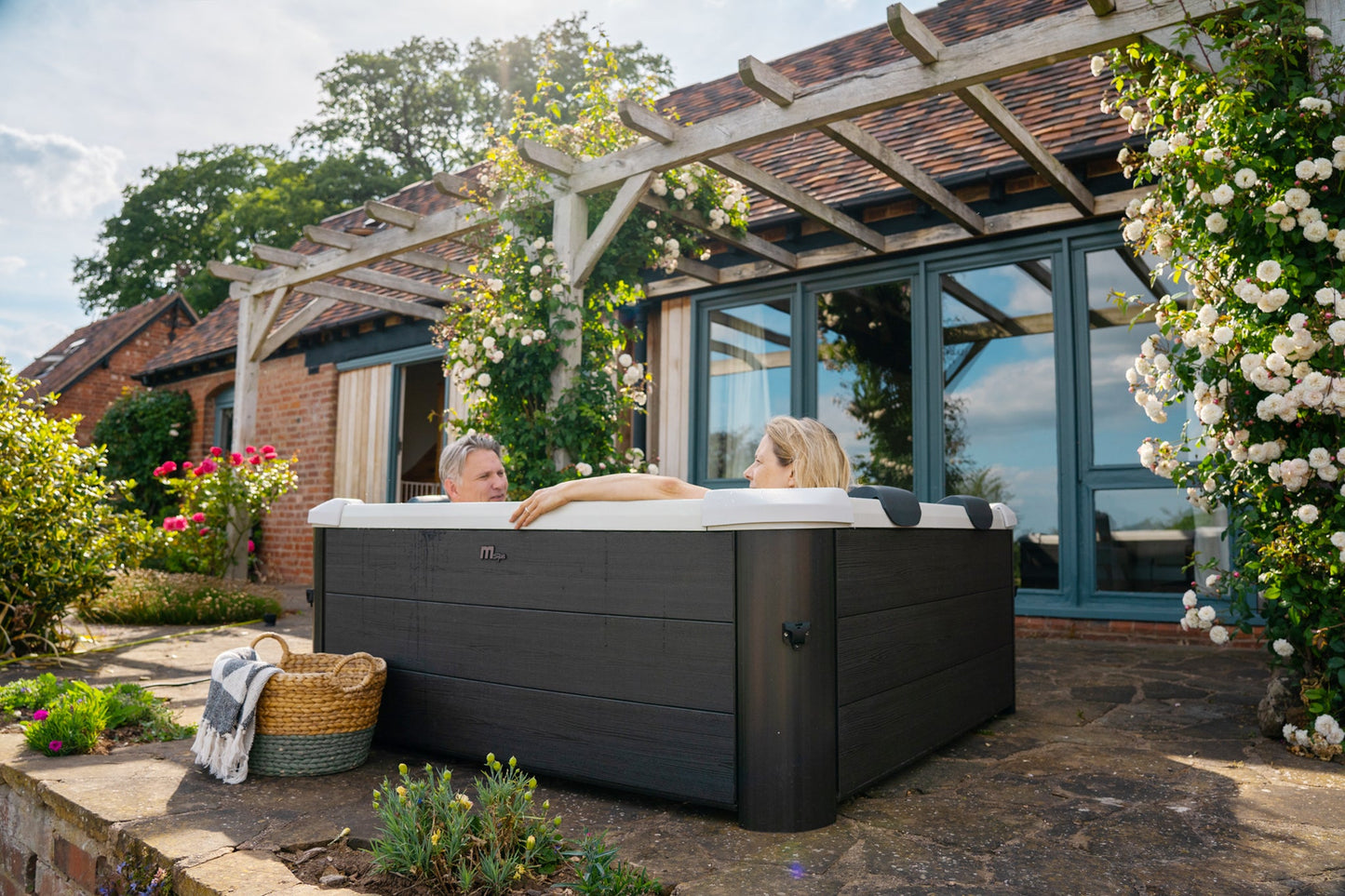 MSpa Frame OSLO 6 Person Bubble & Jet Spa